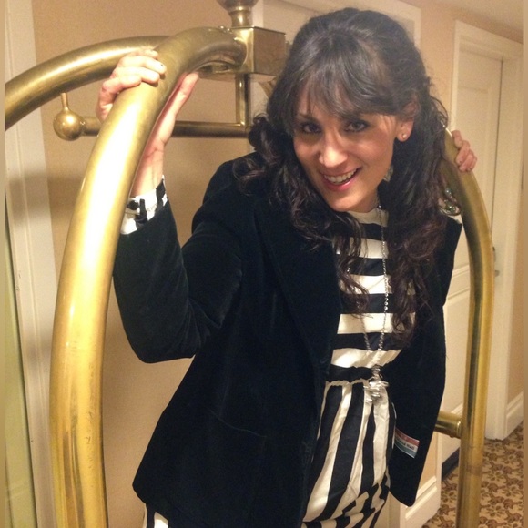 Meet your Posher, Jackie - Picture 3 of 4